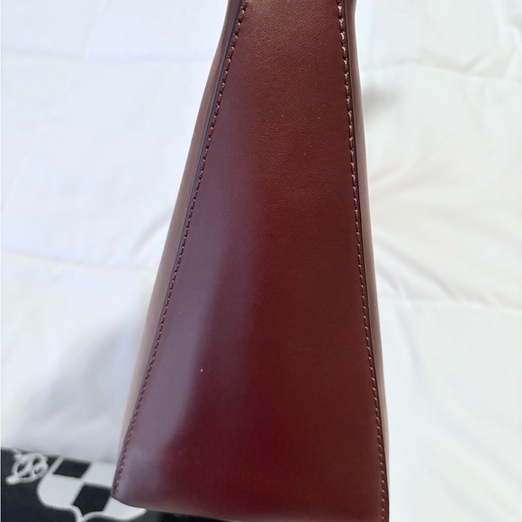 🎉2xHP🎉 Vince Camuto Marie Leather Shoulder Bag in Sandlewood - Picture 7 of 9